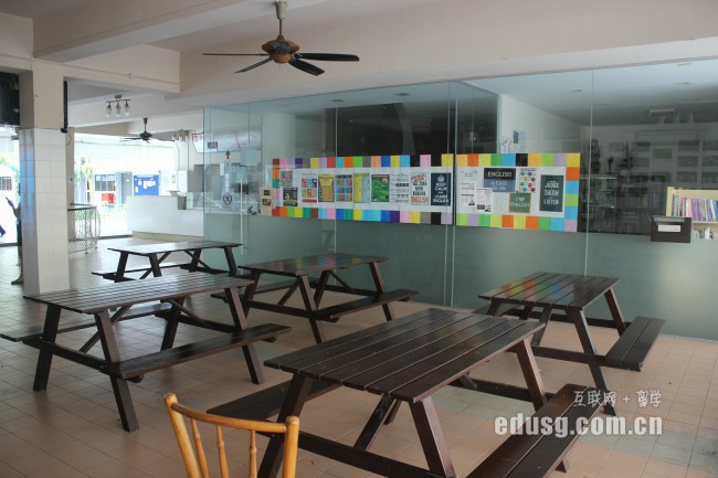 �¼���Ӣ����ѧԺ