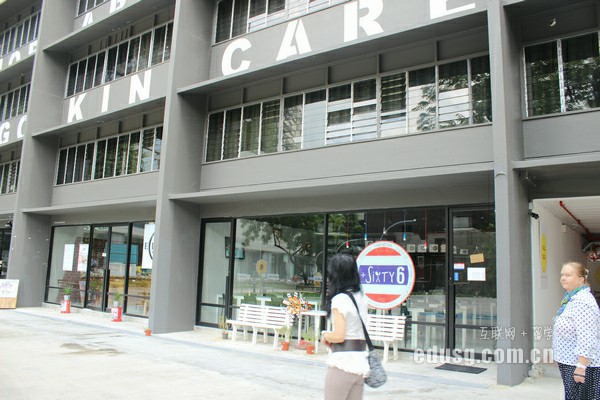 �¼���Ӣ����ѧԺ