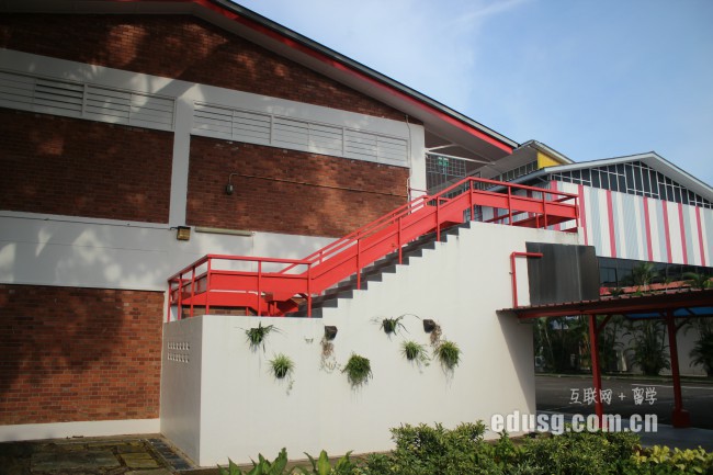 �¼���Ӣ����ѧԺ