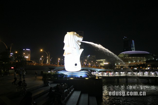 �¼���Ӣ����ѧԺ