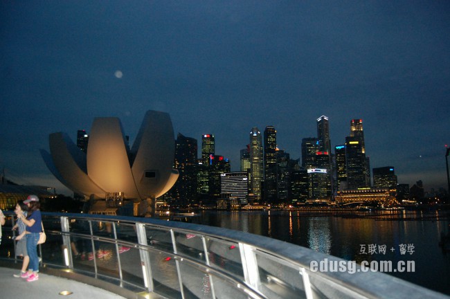 �¼���ɯ�ٹ���ѧԺ