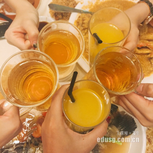 �¼���Ӣ����ѧԺ