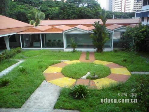 �¼���Ӣ����ѧԺ