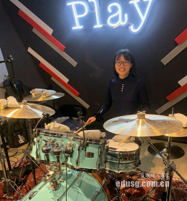 �¼���Ӣ����ѧԺ