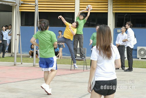 �Ϻ���ѧ�н��ļҺ�