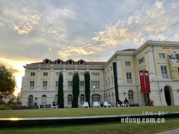 �Ϻ���ѧ�н��ļҺ�