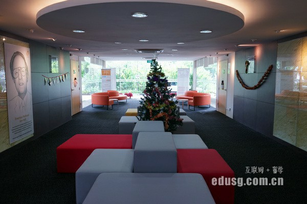 ������ѧ�н��ļҺ�