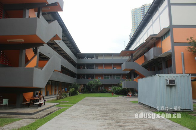 ȥ�¼��¶����ʲôѧУ��