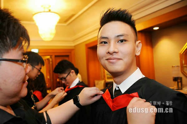 ȥ�¼��¶����ʲôѧУ��