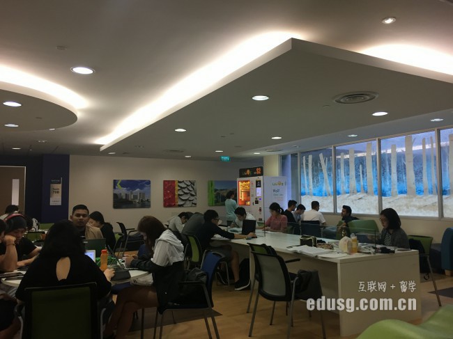 �¼���Ӣ����ѧԺ�Ͳ�ΰ����ѧԺ�ĸ���