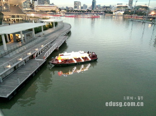 �¼���Ӣ����ѧԺ��AECѧԺ�ĸ���