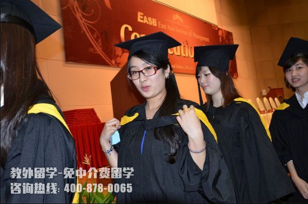 �¼�����ѧ�Ƶ����ѧУ�ĸ���