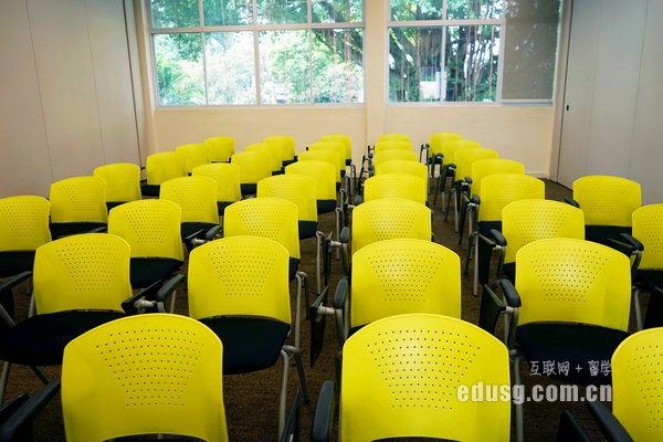 新加坡读本科要多少钱