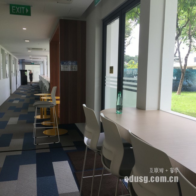 新加坡本科入学时间