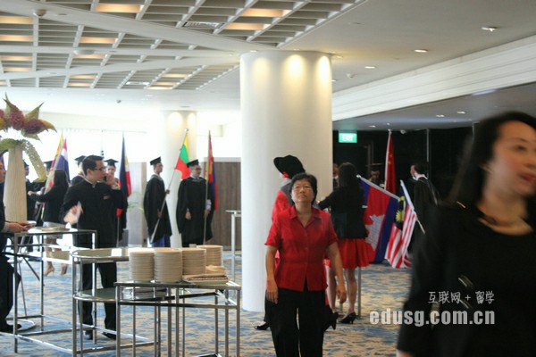 ȥ�¼�����ѧһ��Ҫ������Ǯ