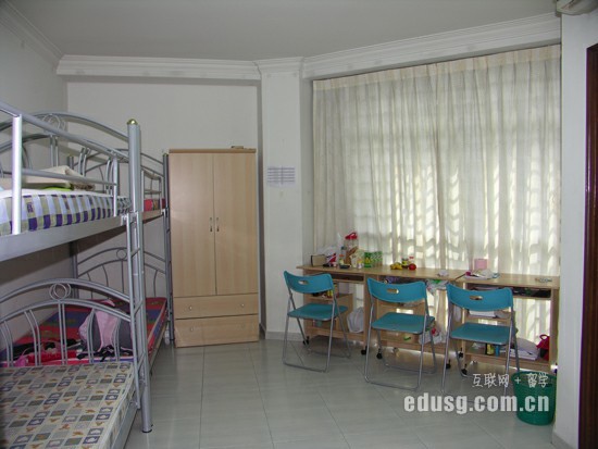 �¼���ѧУ��ѧ���רҵ