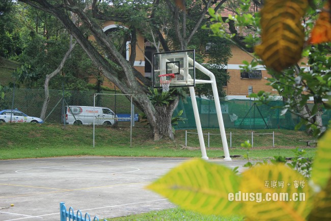 �¼�����ѧ��ý��רҵ��һ��ѧУ��