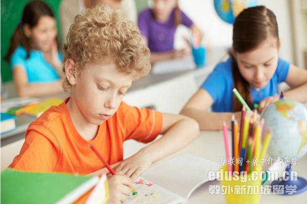 �¼�����ѧСѧ��ѧ����һ��