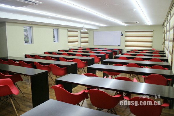 �¼��°���ѧԺרҵ�γ̵��������