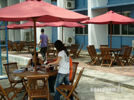 �¼���Ӣ����ѧԺ�ÿ���