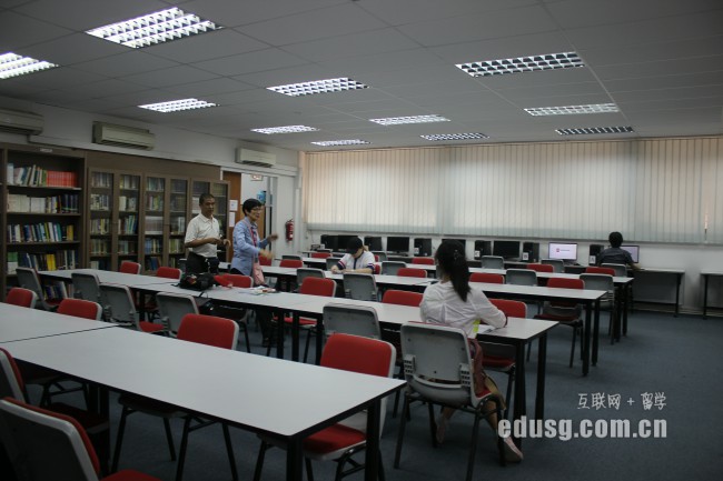 小学到新加坡留学需要大人陪读吗