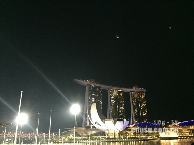 �¼��¹���רҵ�Ĵ�ѧ