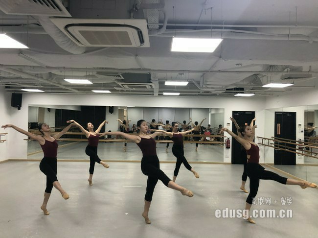 ������ά�����Ǵ�ѧѧУס��