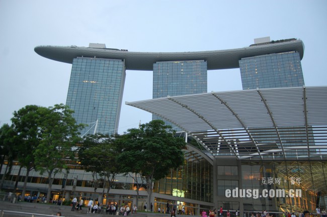 �¼��µĴ�ѧ��ѧԺ������