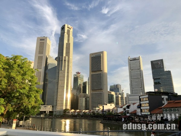 德明政府中学和华侨中学哪个好