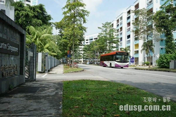 �¼��¶�����ЩѧУ�������γ�