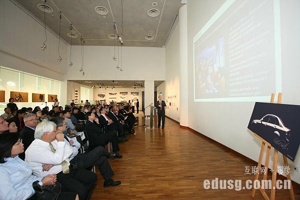 �¼���ʱװ���רҵѧ�Ѷ���