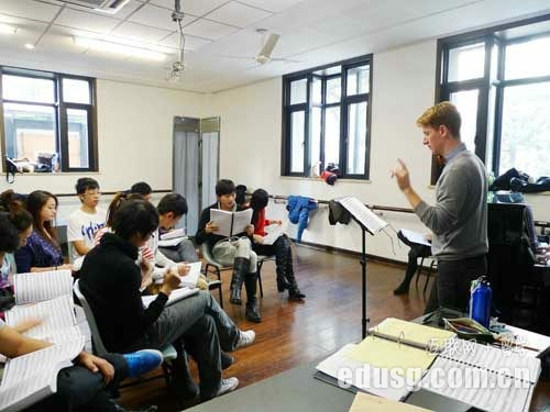 �¼���˽������ѧУ