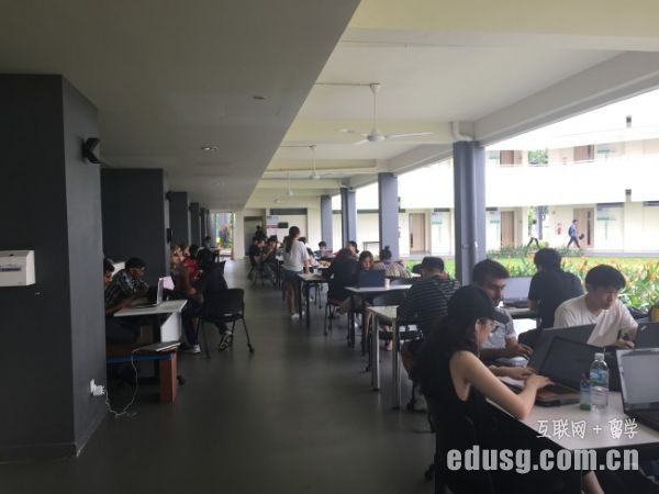 新加坡的大学好考吗