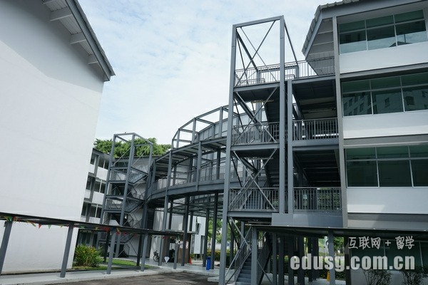 新加坡读大学多少钱