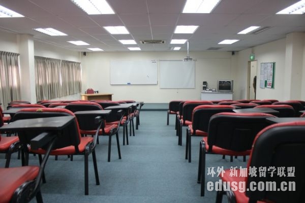 新加坡私立学校语言课