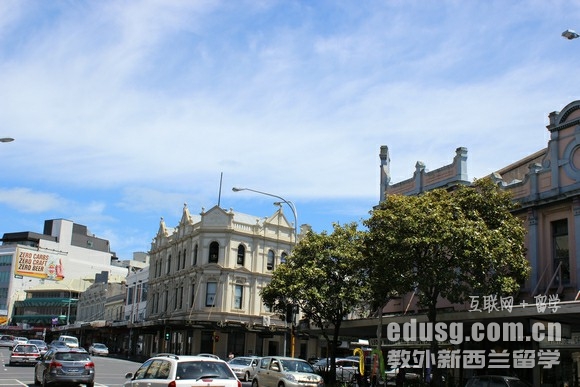 �¿���������ά�����Ǵ�ѧ�ĸ���