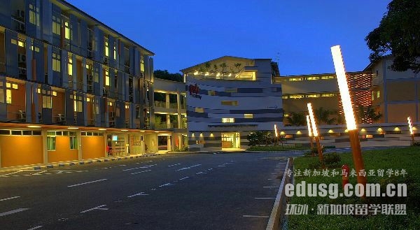 �¼����ĸ�ѧУ�м����רҵ