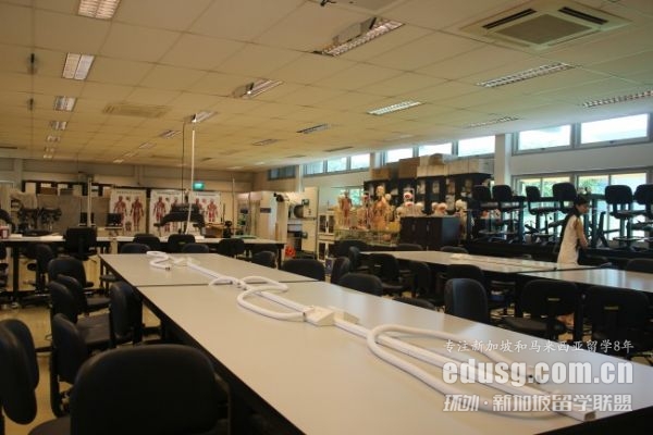 �¼�����ЩѧУ�в������רҵ