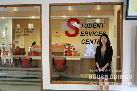 �¼���ѧ���ڵ�ѧԺ����Щ