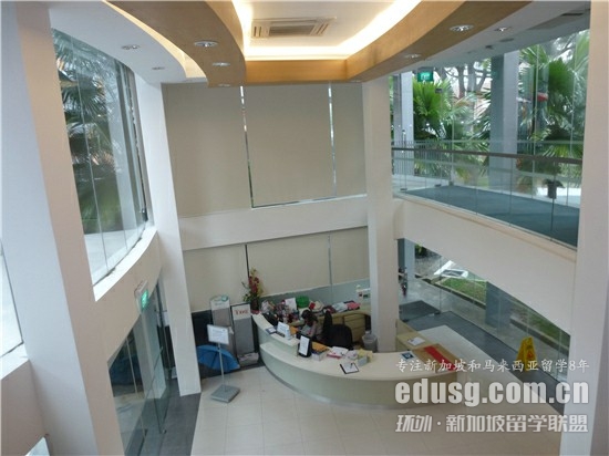 �¼���ѧ���ڵ�ѧԺ����Щ