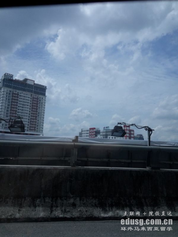 Ӣ�ϴ�ѧ��ľרҵ��ô��