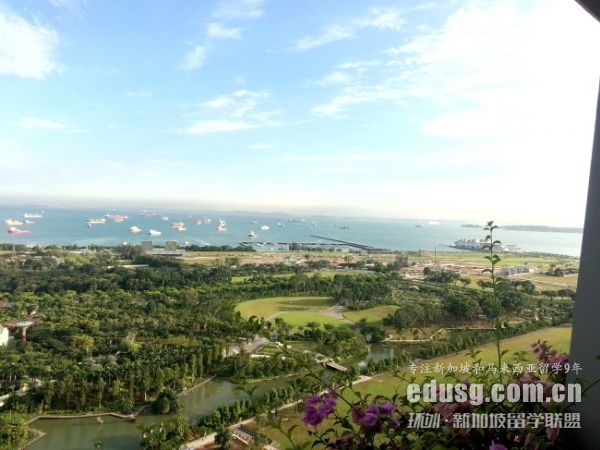 ȥ�¼���һ����ѧѧ�Ѷ���Ǯ