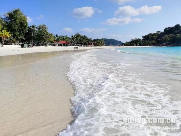 �������Ǵ�ѧ�����಩ʿ