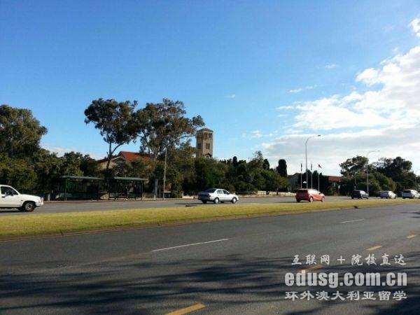 �Ĵ�����Сѧ������